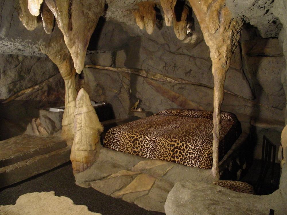 Wildwood Inn Tropical Dome & Theme Suites photo 8