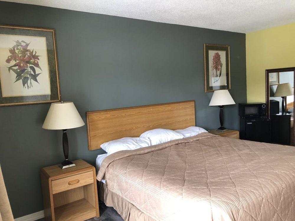 America's Best Inn photo 20