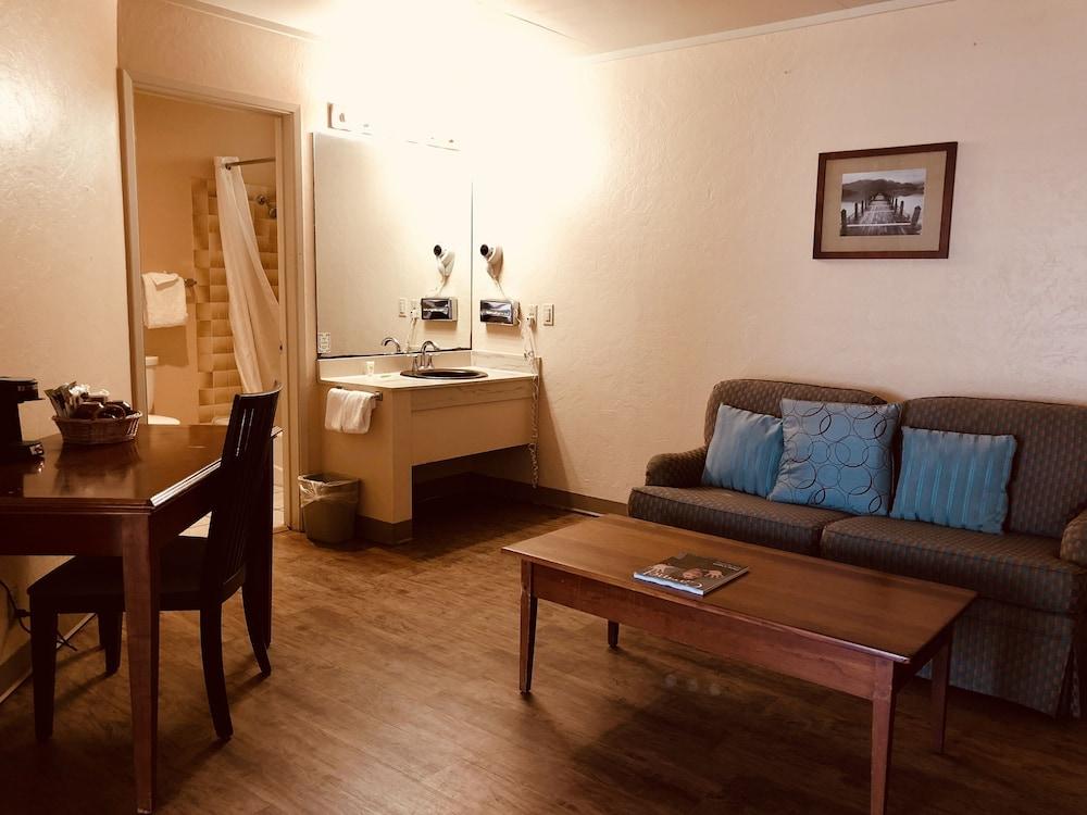 Carmel Resort Inn photo 61