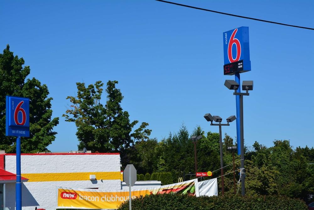 Motel 6 Chicopee, MA - Springfield photo 22