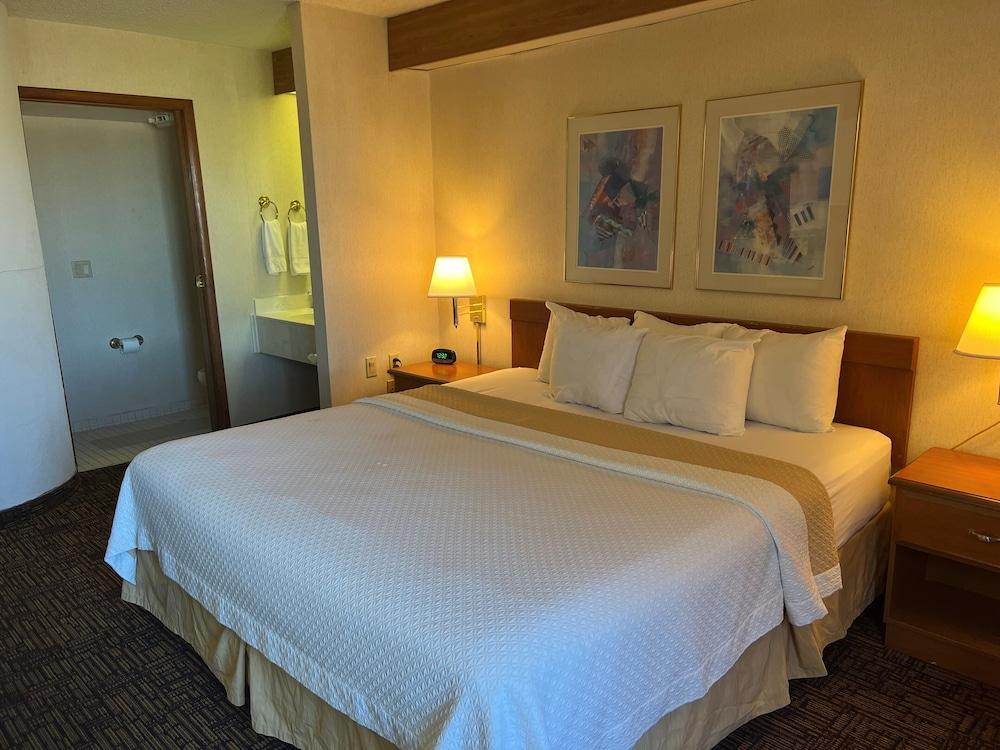 Days Inn by Wyndham Liberal KS photo 10