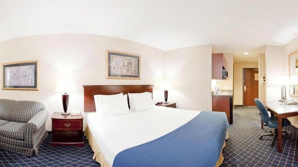 Holiday Inn Express & Suites Farmington by IHG photo 25