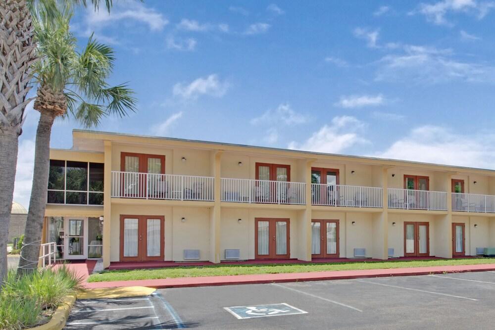 Clearwater Hotel photo 96
