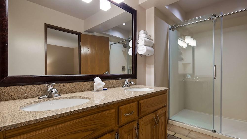 Best Western Flora Inn photo 13