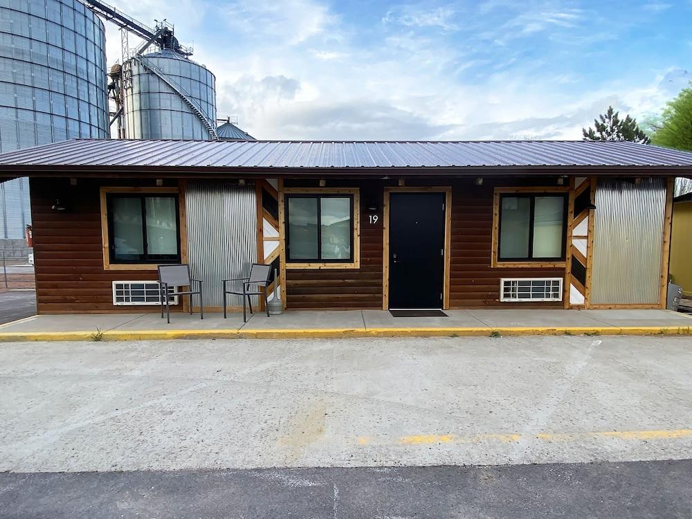 Hansen Inn and Cabins photo 10