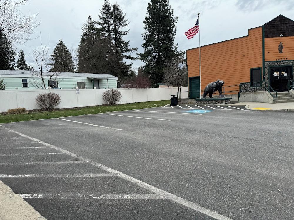Grizzly Lodge Motel photo 30