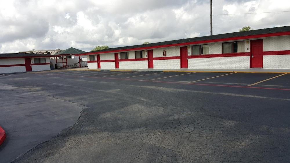 Luxury Inn & RV Park photo 35