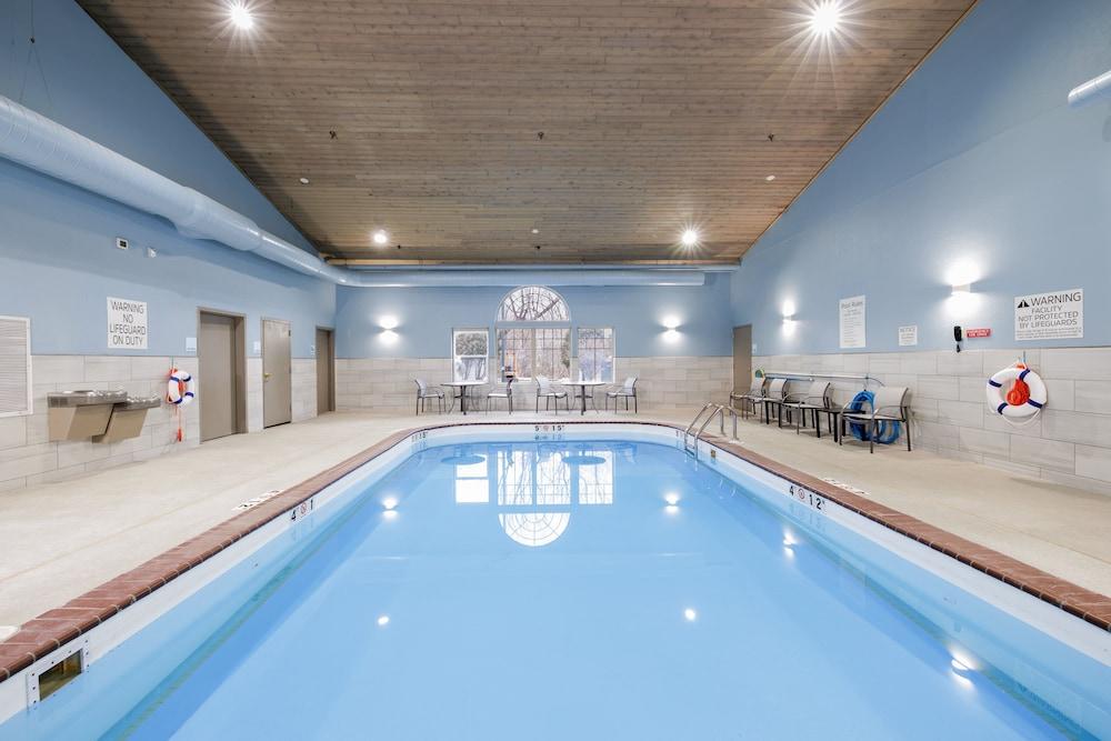 Holiday Inn Express & Suites Zion by IHG photo 15