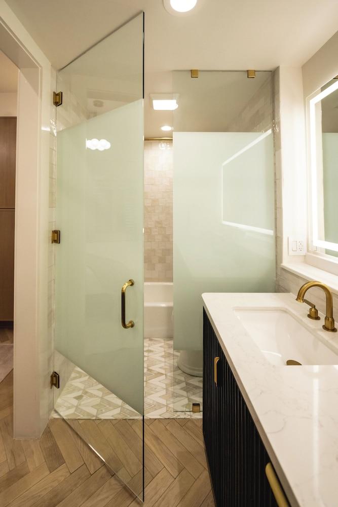 Garden District Hotel photo 34