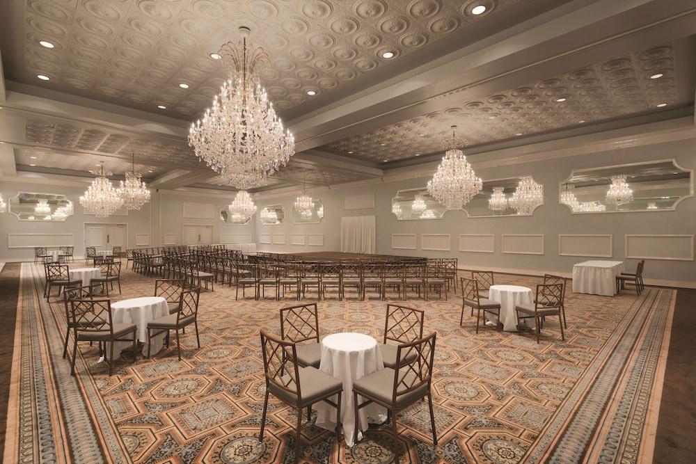Hilton Chicago/Oak Brook Suites photo 46