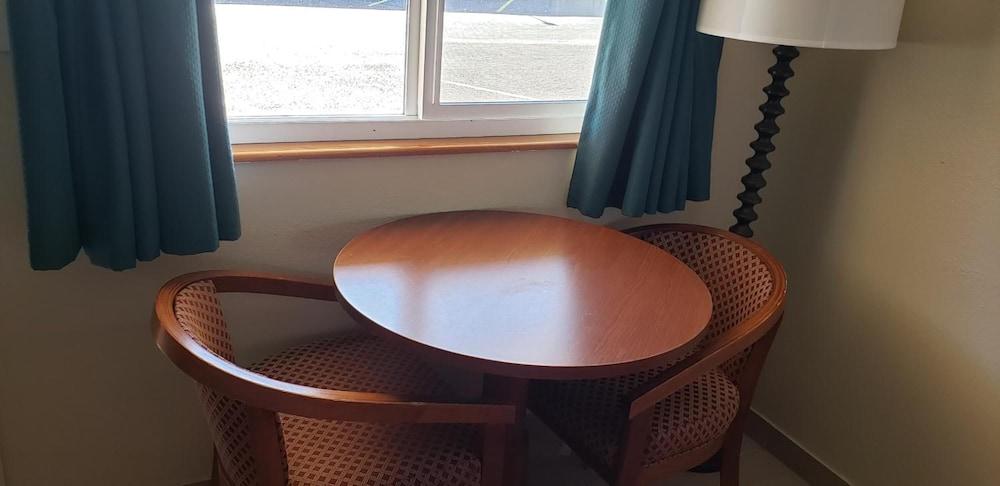 Pacific Inn photo 13