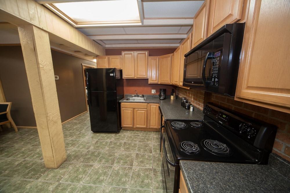Log Cabin Lodge & Suites photo 65