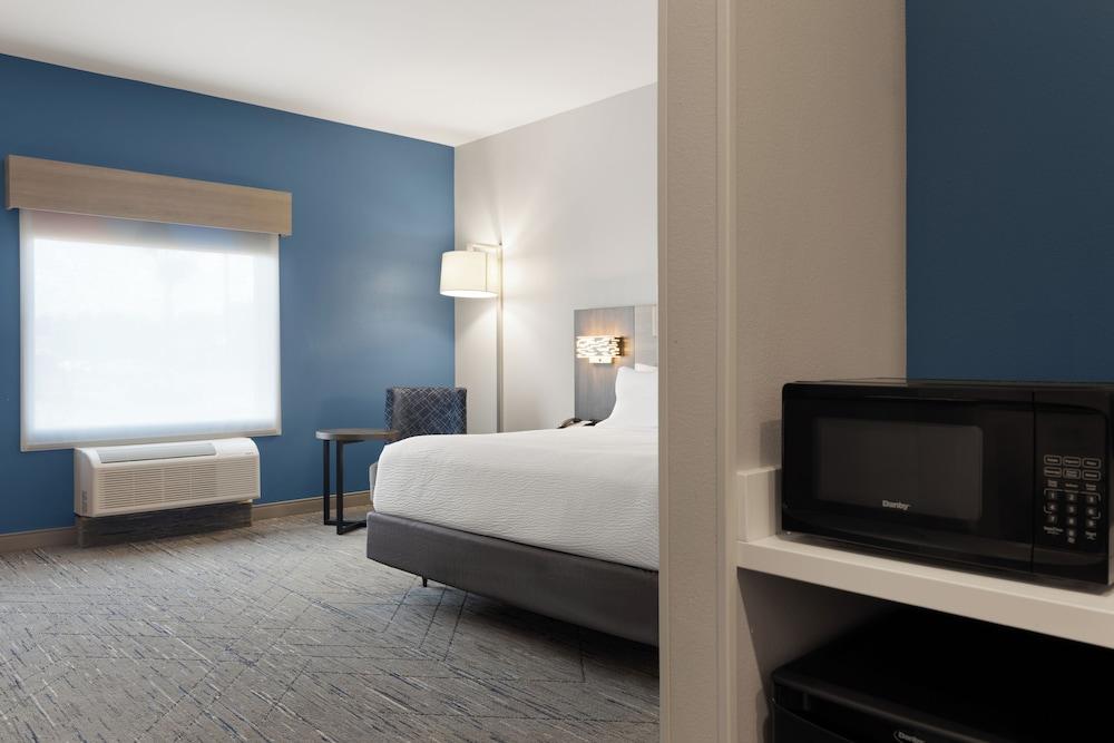 Holiday Inn Express & Suites Meridian I 20 by IHG photo 7