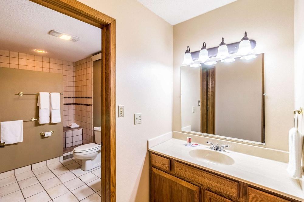 Econo Lodge Valley City photo 33