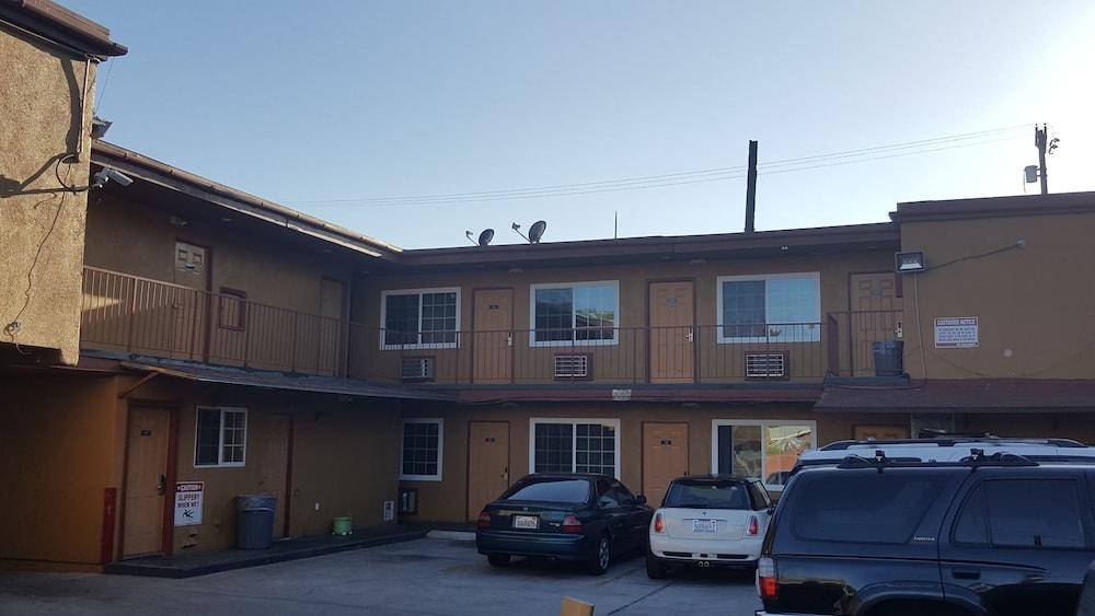Central Inn Motel on 41 Street photo 36