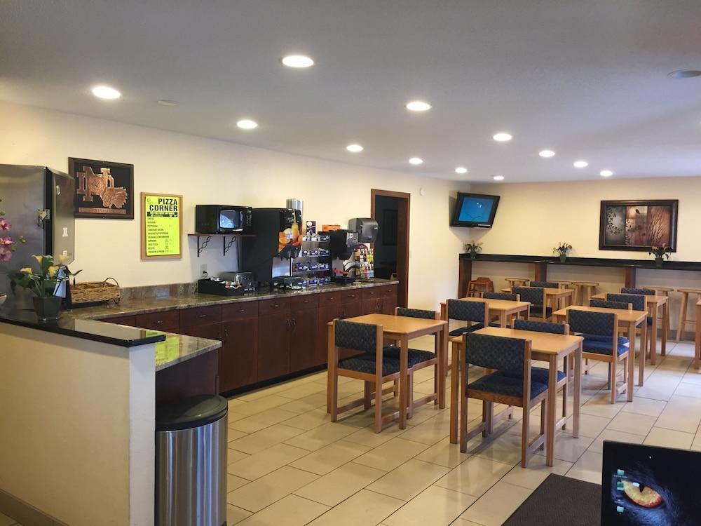 StayInn - Grand Forks photo 18