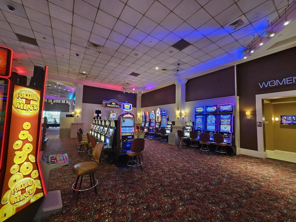 Wild Rose Casino & Hotel Clinton photo 8