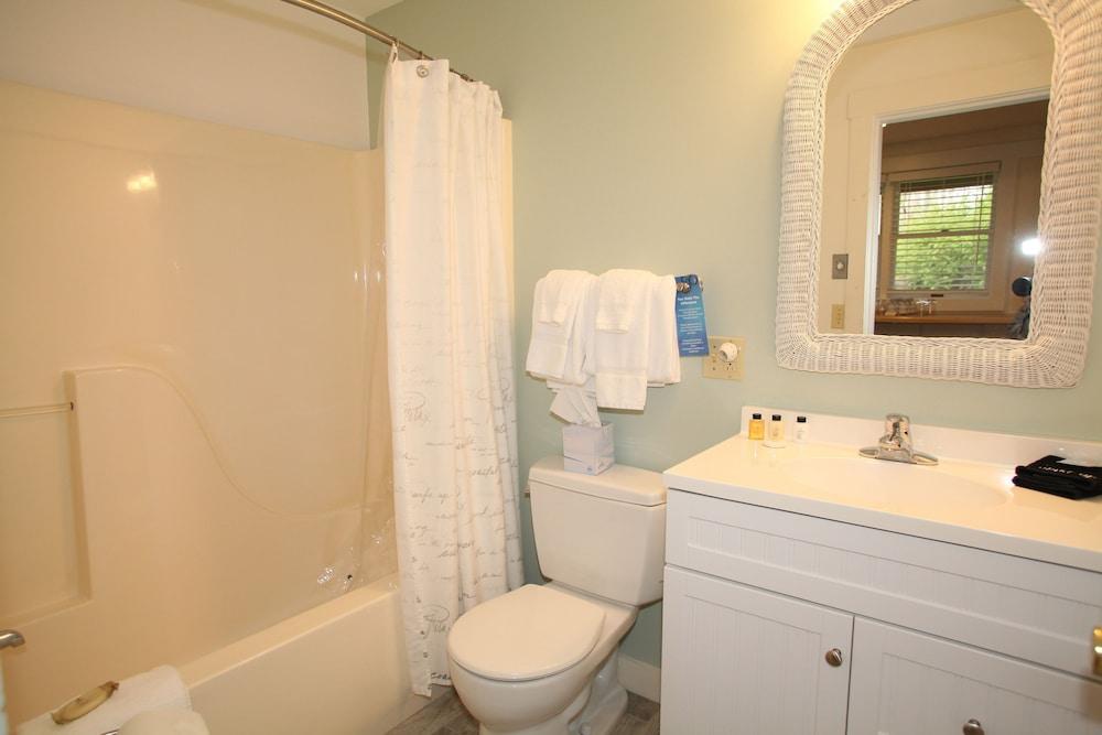 Glen Cove Inn & Suites photo 44