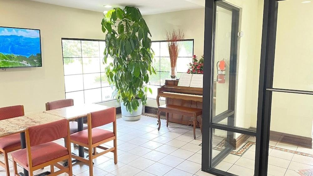 Budget Inn photo 35