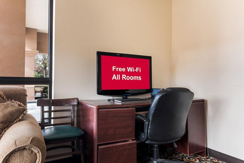 Red Roof Inn Texarkana photo 24
