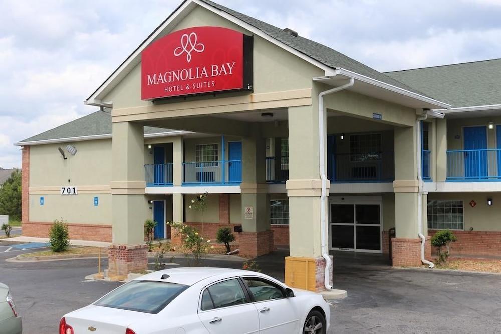 Magnolia Bay Hotel & Suites photo 8