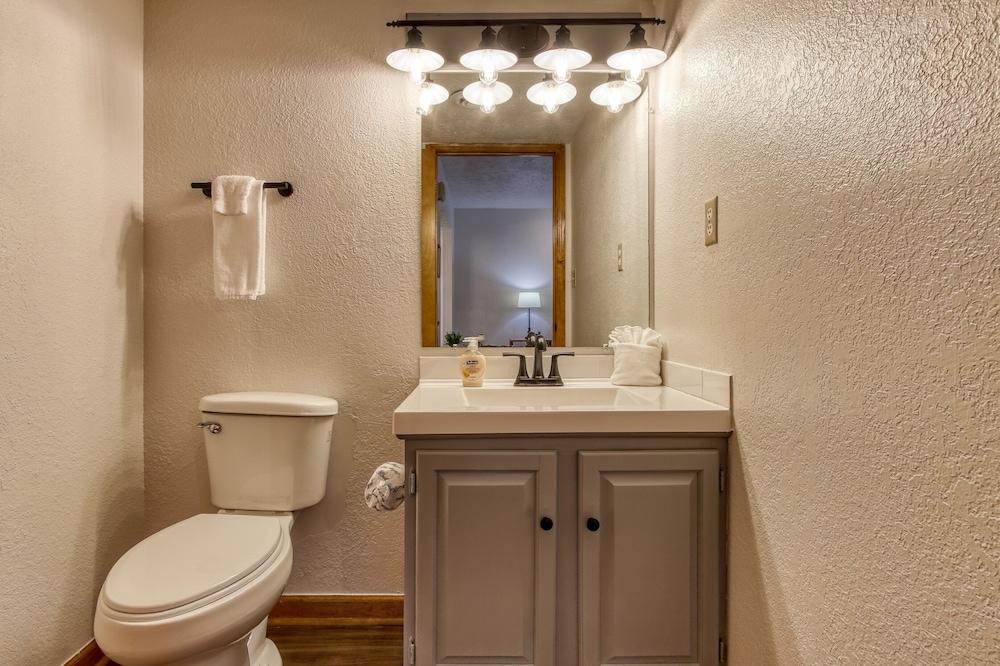 Pinecrest Townhomes-1K2Q- Renovated photo 15