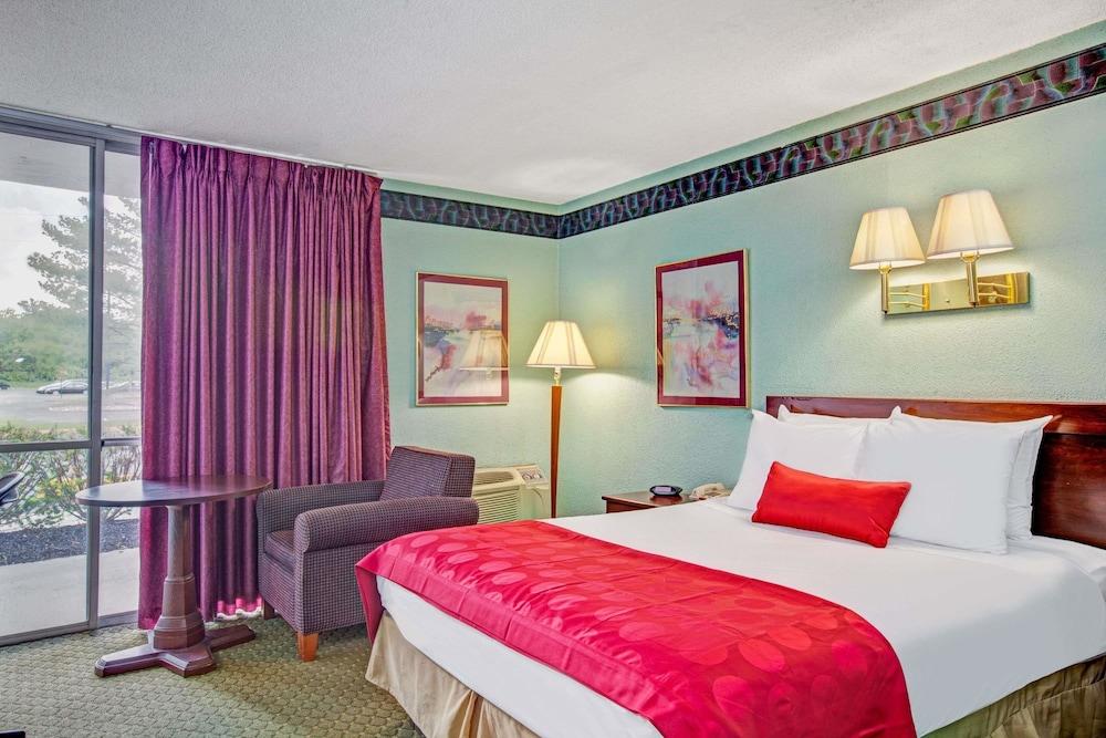Ramada by Wyndham Parsippany photo 10