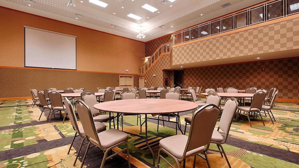 Best Western Plus Rose City Conference Center Inn photo 24