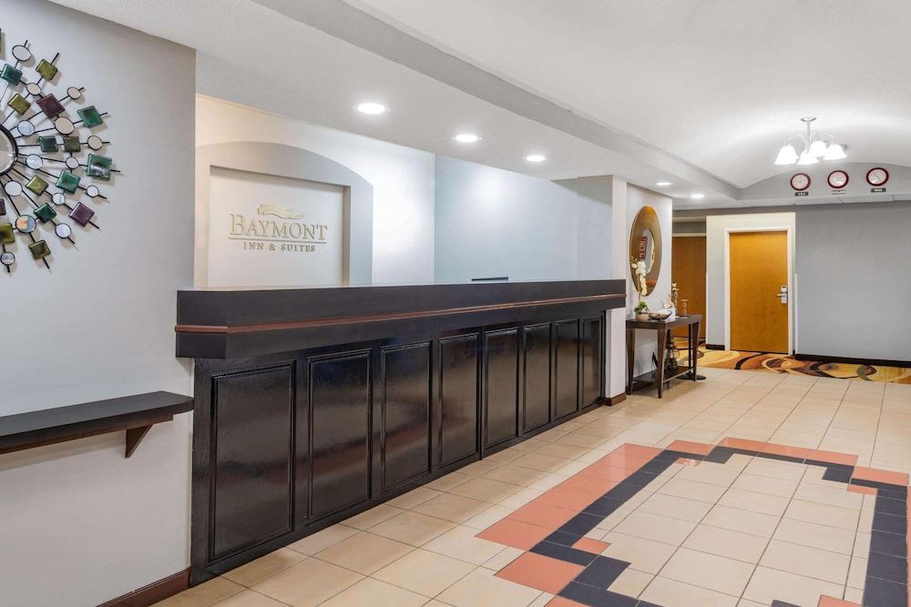 Red Roof Inn & Suites Hinesville photo 5