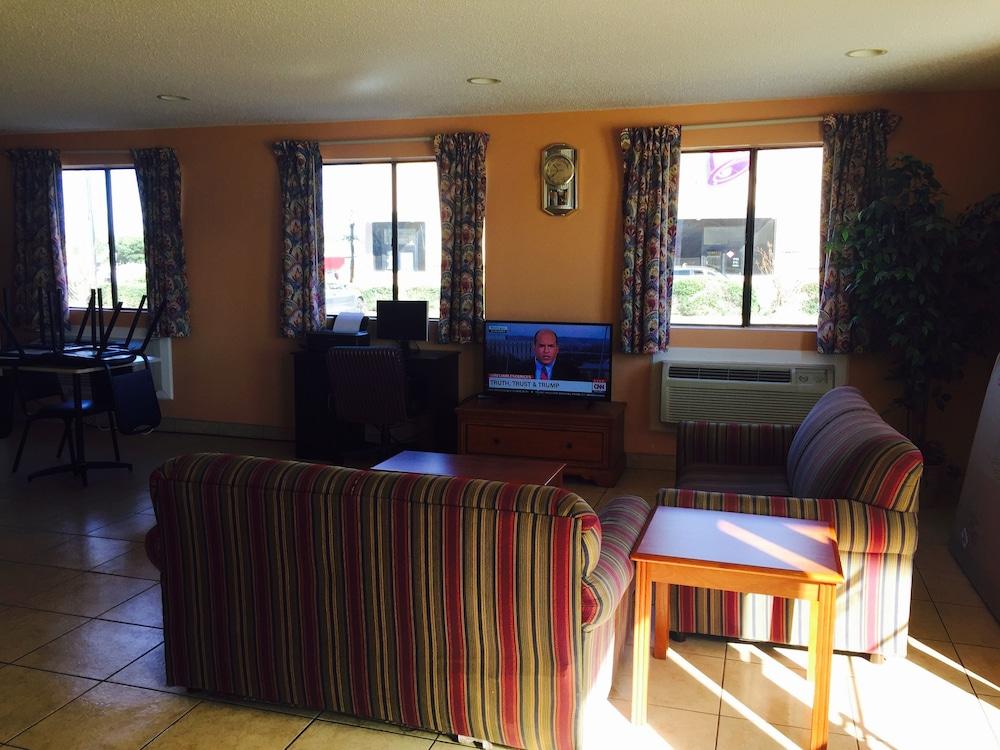 Texas Inn & Suites photo 20