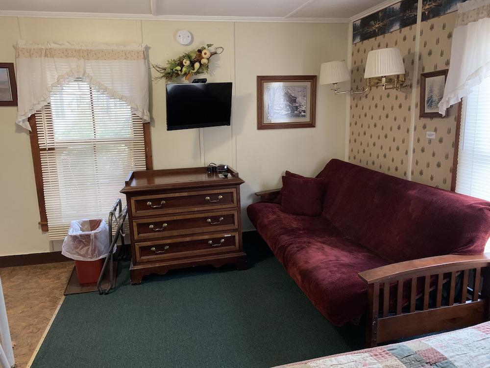 Carroll Motel & Cottages photo 7