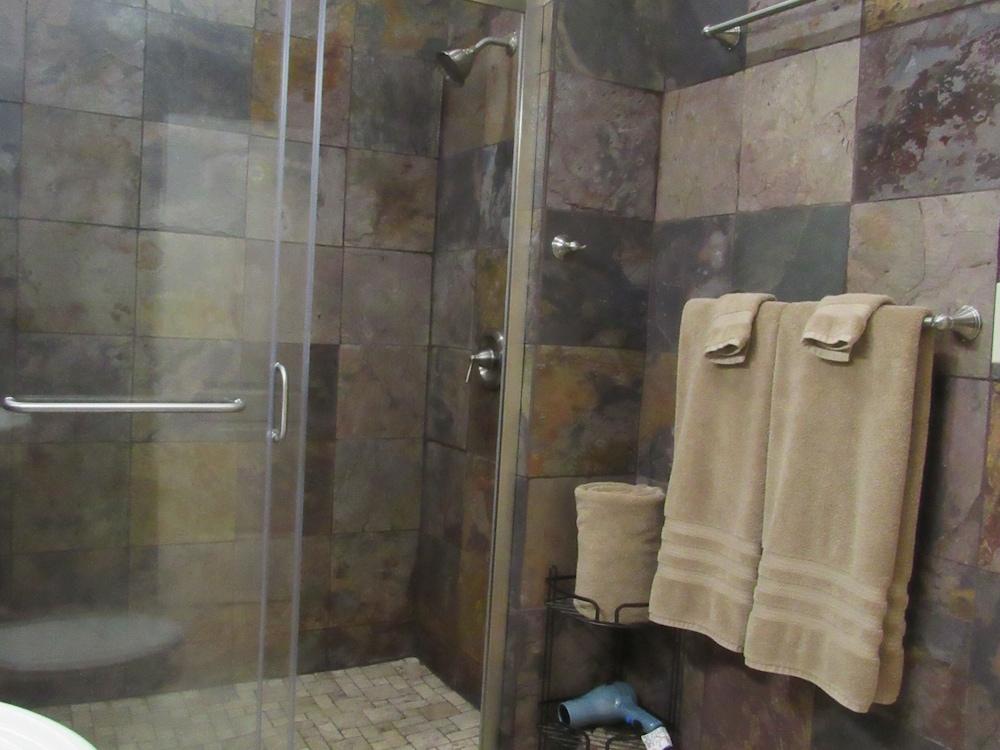 Hamilton House Inn photo 32