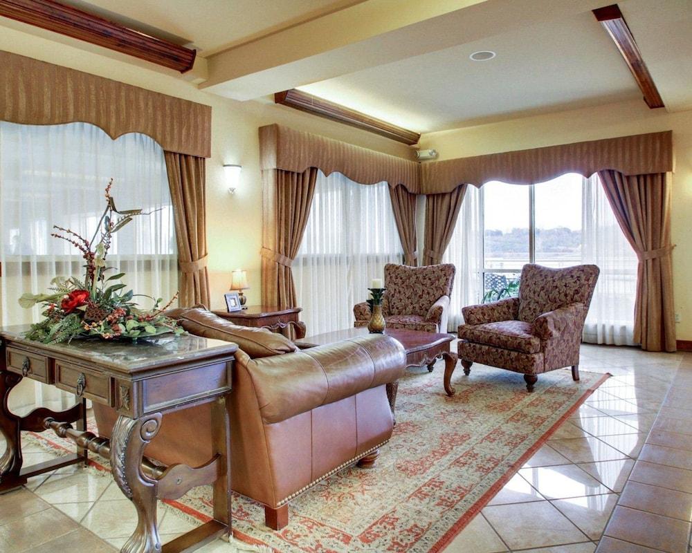 Clarion Suites Vidalia Riverfront photo 3