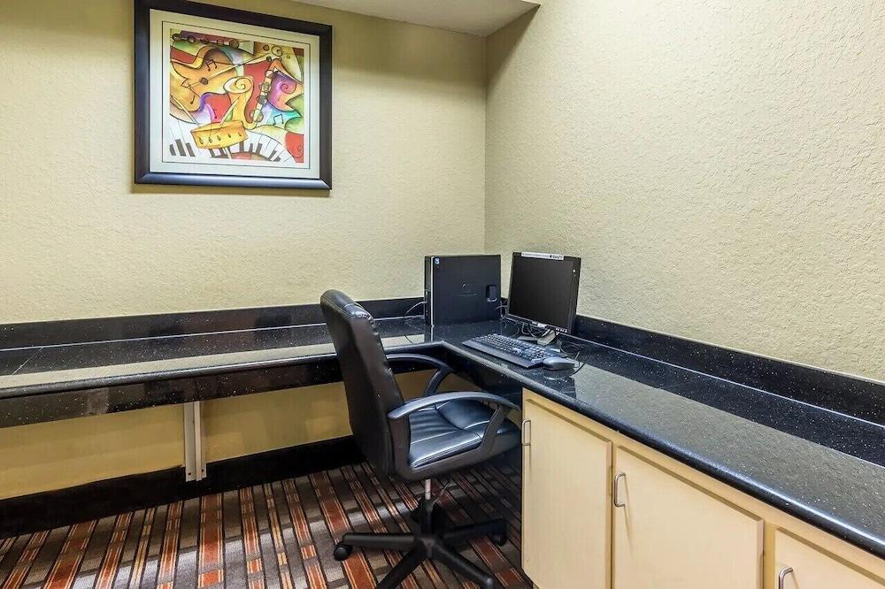 CasaBlanca Inn & Suites Houston photo 3