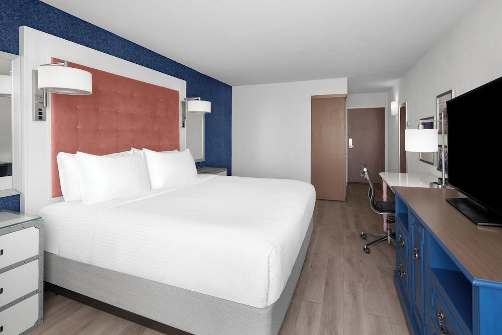 Hotel Indigo Mount Pleasant by IHG photo 9