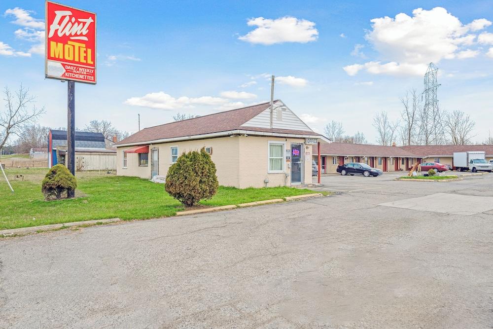 Flint Motel by OYO MI Near I-475 photo 38