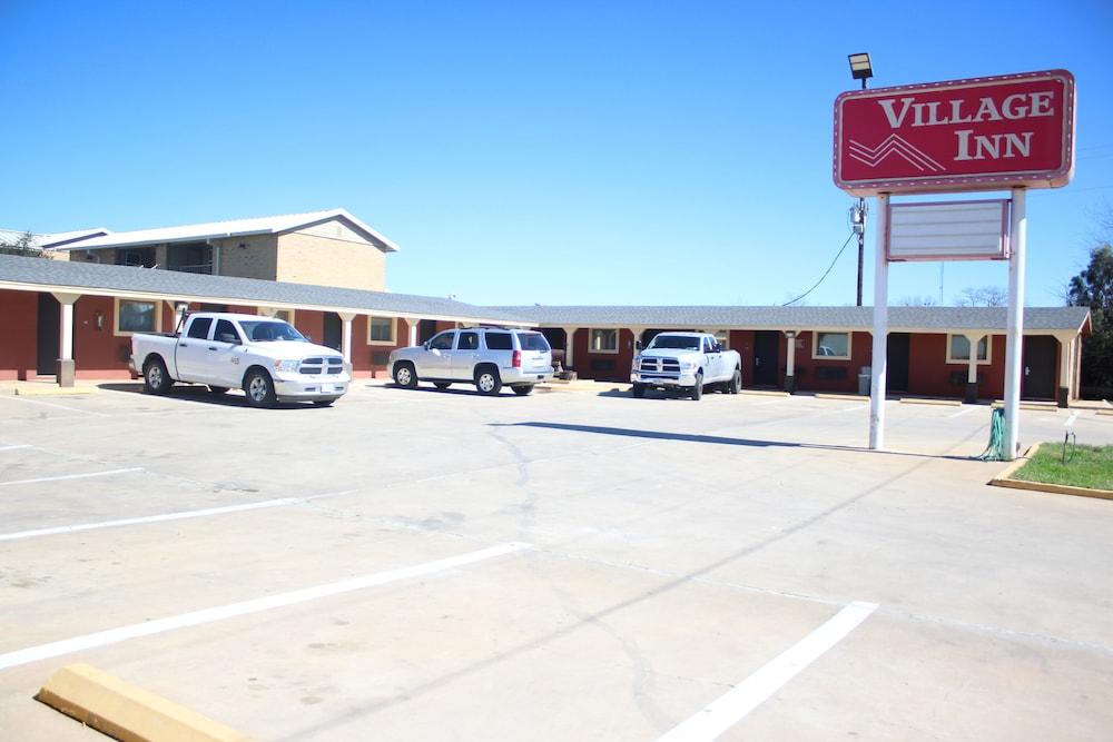 Village Inn Cotulla photo 33