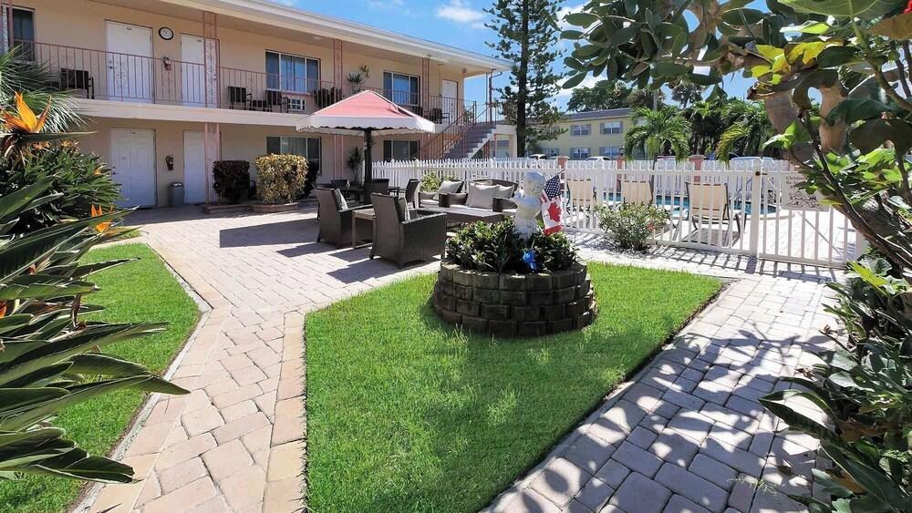 Carlton House Motel photo 14