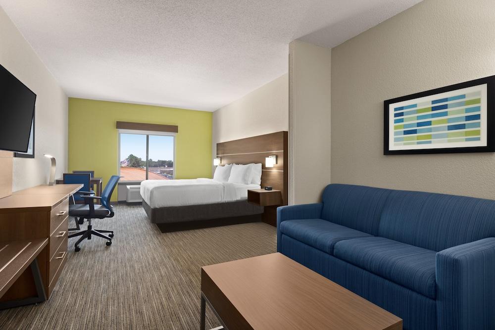 Holiday Inn Express & Suites Akron Regional Airport Area by IHG photo 43