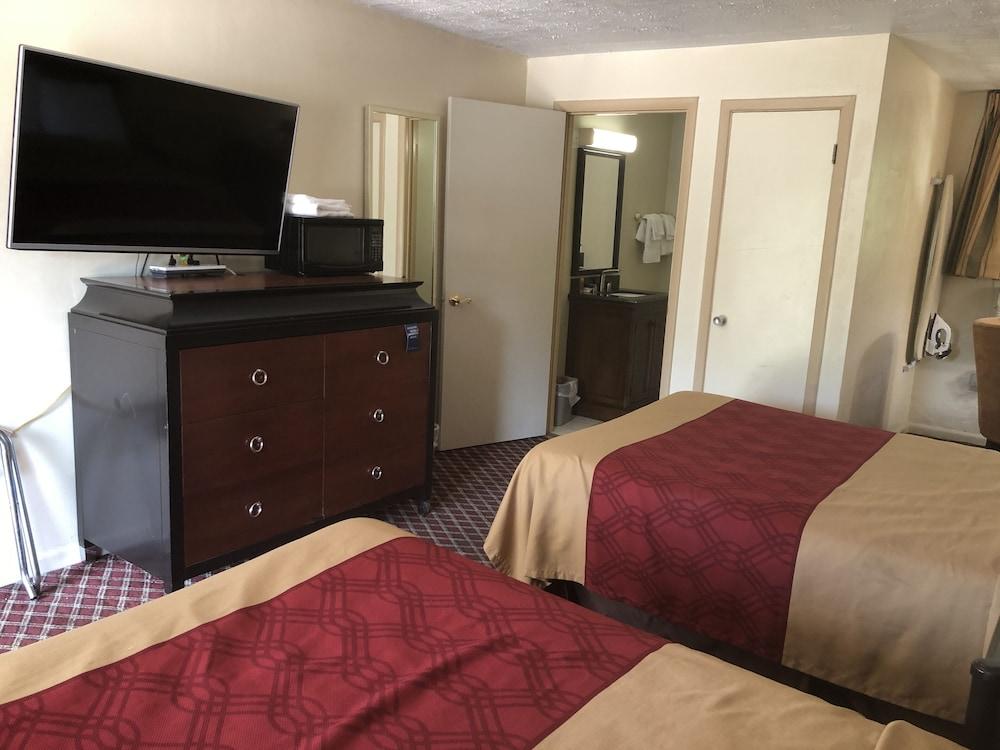 Rodeway Inn photo 2