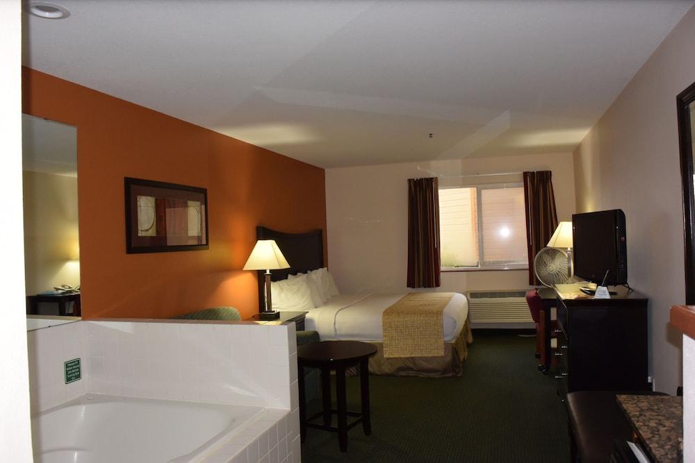 Travelodge Suites by Wyndham Newberg photo 6