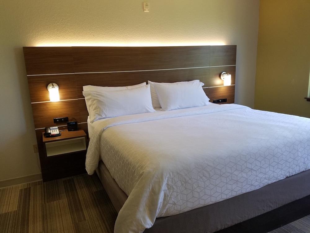 Holiday Inn Express Daytona Beach - Speedway, an IHG Hotel photo 10