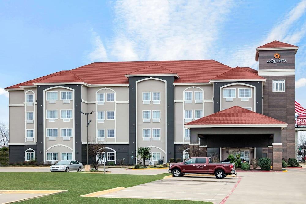 La Quinta Inn & Suites by Wyndham Paris photo 26