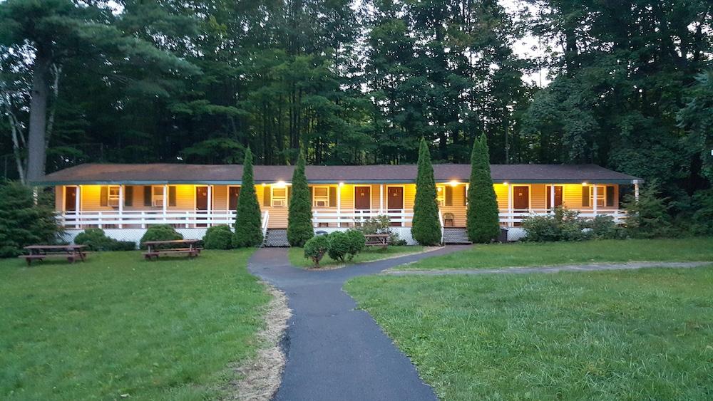 Adirondack Oasis Motel photo 45