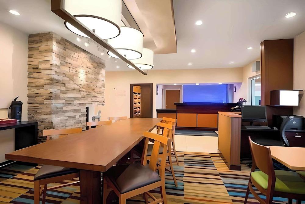 Dubuque Inn & Suites photo 3