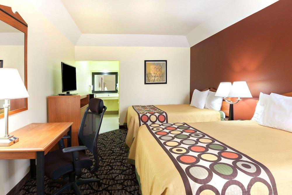 Super 8 by Wyndham Fairfield Tx photo 8