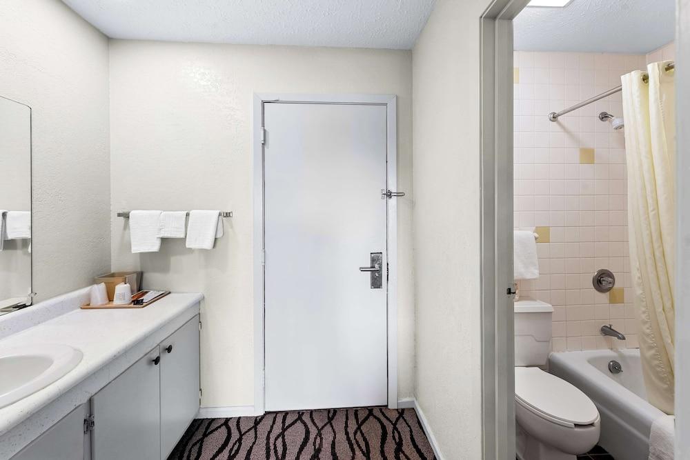 Americas Best Value Inn Marion, OH photo 32