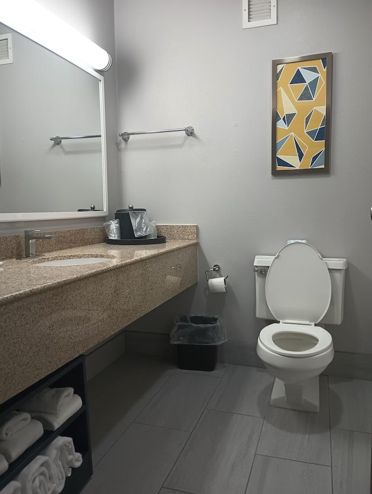 Comfort Inn & Suites Johnson City - Binghamton photo 15