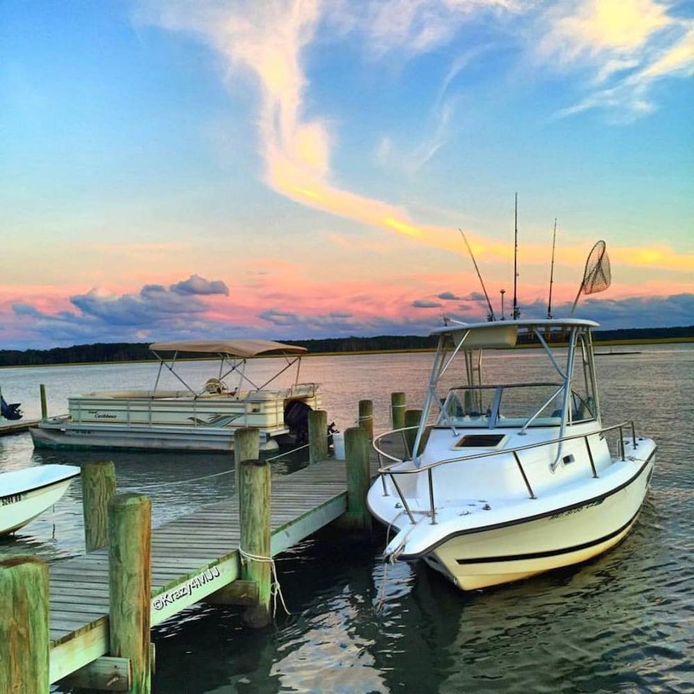 Snug Harbor Marina and Hotel photo 10