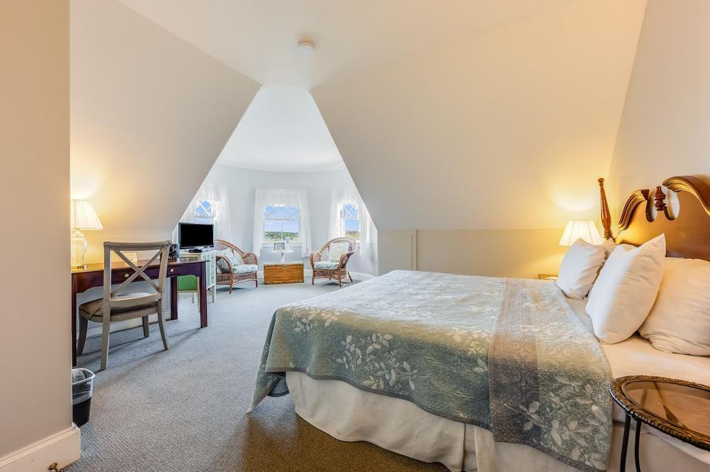Castle Manor Inn photo 19